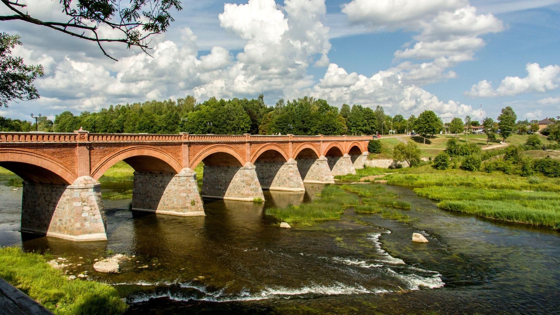 Private Tour Mittelalterliche Juwelen von Kuldīga, Sabile und Kandava