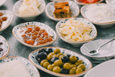 Thessaloniki: Greek Taverna Experience with Live Music