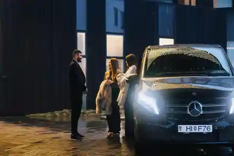Keflavik Airport (KEF): Private Transfer to/from Reykjavik