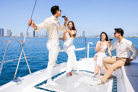 Da Nang: Discover Son Tra Bay on Luxury Sailing Catamaran 2-Hour Luxury Catamaran Scenic Cruise with Drink & Transfer