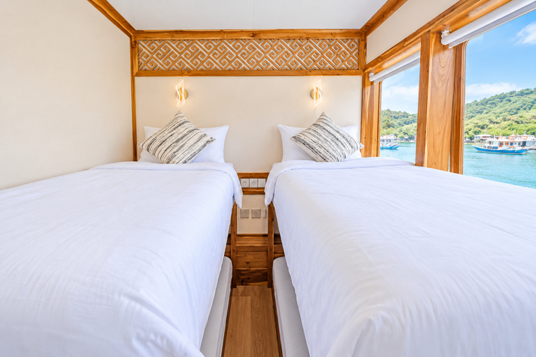 3D Komodo Sailing & Land Tour 12 Stops Single Bed & Hotel 3-Day Shared Cabin, Single Bed No Land Tour No Park Fee
