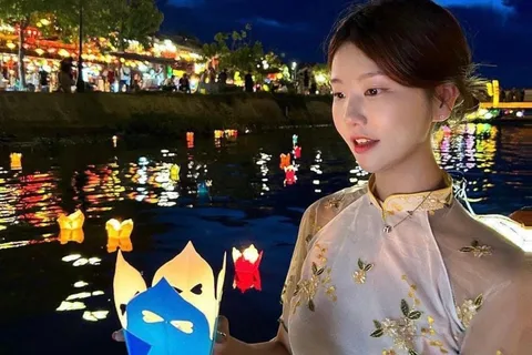 Descubre la antigua ciudad de Hoi An por la noche