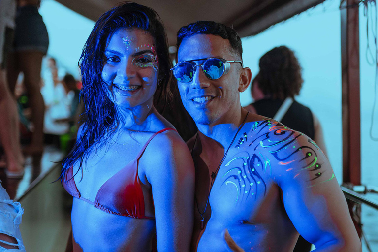 Rio de Janeiro: Sunset Boat Party with DJ and Drinks