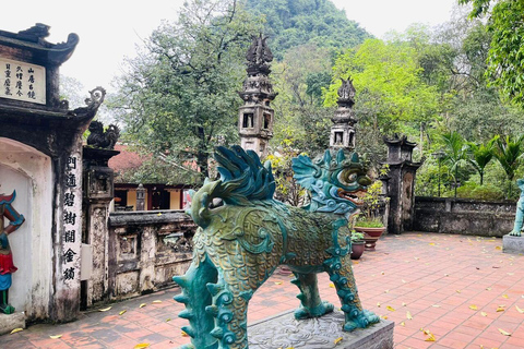 From Hanoi: Perfume Pagoda & Huong Tich Cave Group Tour