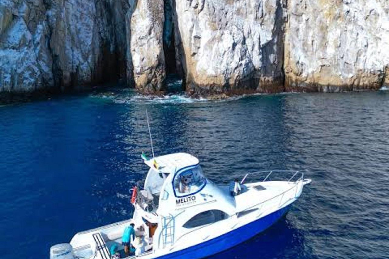 San Cristóbal: 360° Navigable Tour with Lunch & Snorkeling