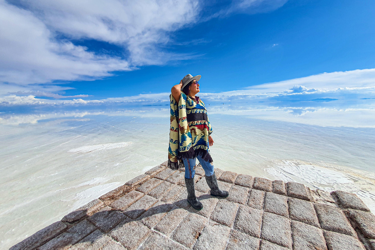 Uyuni: 3-Day Salt Flats, Lagoons, and Geysers Tour ENGLISH-SPEAKING GUIDE