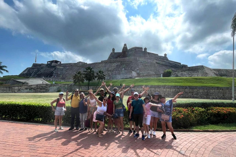 Tour a pie por el Castillo de San Felipe y Getsemani con ticket de entrada