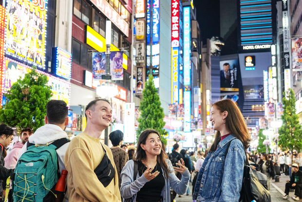 Tokyo: Shinjuku Nightlife & Secret Backstreets Walking Tour