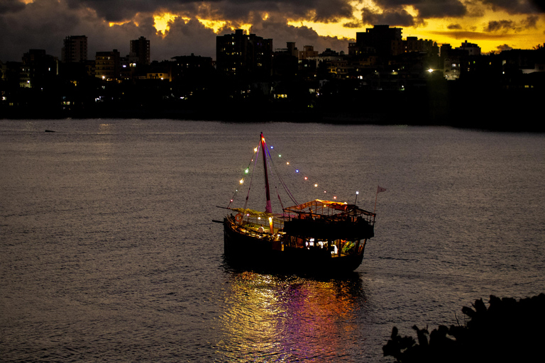 مومباسا: رحلة بحرية مسائية على متن قارب الداو مع عشاءمومباسا: رحلة قارب الداو المسائية مع عشاء