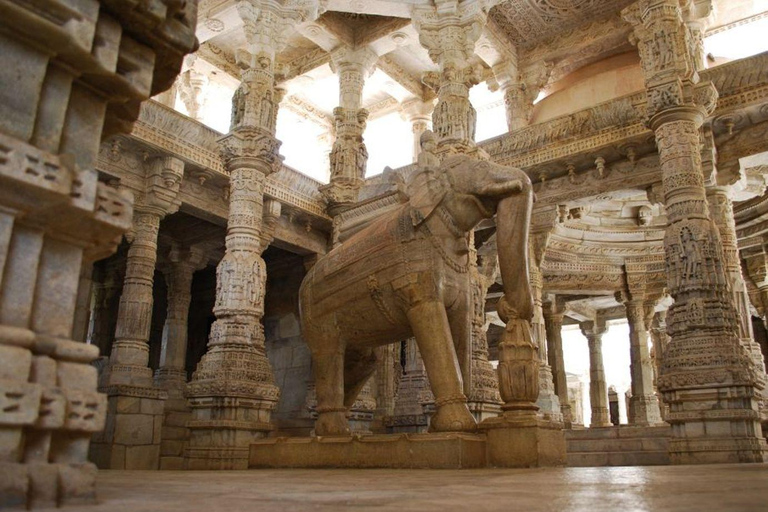 Transfert d&#039;Udaipur à Jodhpur via le temple jaïn de Ranakpur