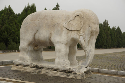 En dags östra Qing Tomb Tour med Peking engelska förare