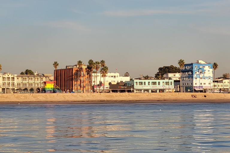 لوس أنجلوس: الإبحار عند غروب الشمس مع الموسيقى