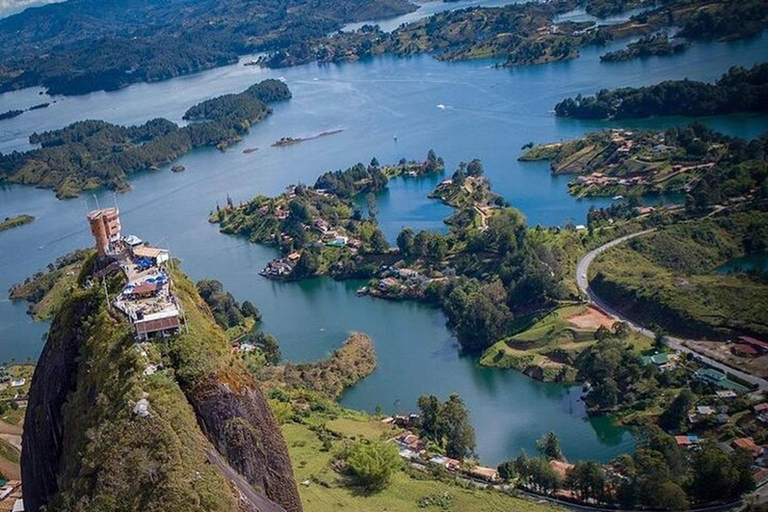 MEDELLÍN: GUATAPÉ, EL PEÑOL + ¡PARAPENTE!