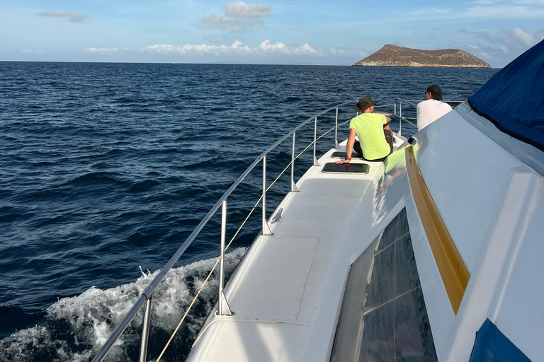 Bartolomé Island: Premium Yacht Experience with Hike and Snorkel
