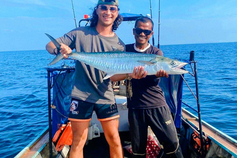 Ko Lanta: Passeio exclusivo de pesca em um barco de cauda longa particularAventura de pesca particular de dia inteiro