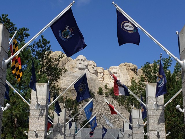 Visit Private Tour: Mount Rushmore, Crazy Horse & Custer St. Park in Mt Rushmore