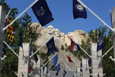 Hill City: Private Mount Rushmore, Crazy Horse & More Tour