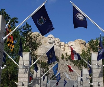 Hill City: Private Mount Rushmore, Crazy Horse & More Tour