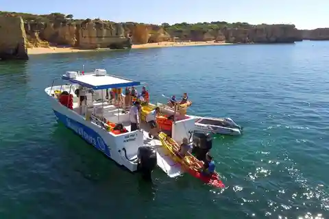 Marina di Albufeira: tour in kayak dalla grotta di Benagil alla spiaggia di Marinha