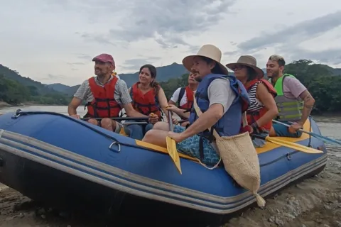 Medellín: Passeio de barco aventura+Cavalgada em Santa Fé de Antioquia
