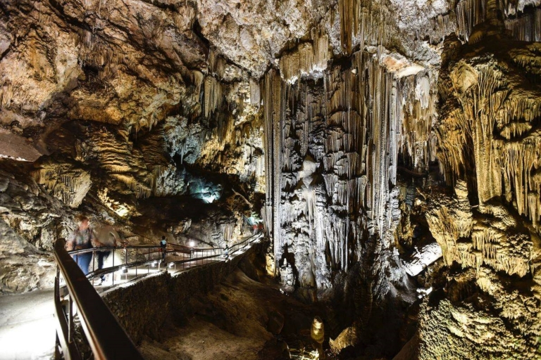Depuis Malaga : visite de la grotte de Nerja, de Nerja et de Frigiliana (journée)
