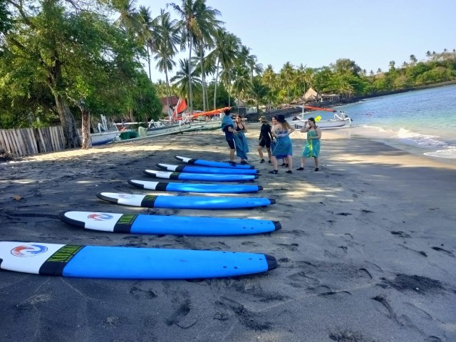 Visit surfing lesson class in Senggigi, Lombok