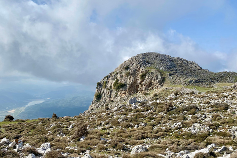 Creta: Excursión Guiada de Senderismo por la Meseta de Lassithi