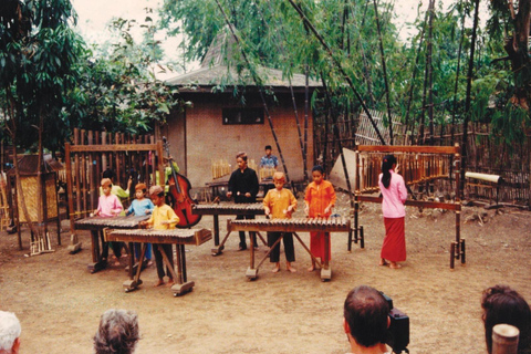 Bandung: Sundanese Culture Tour with Angklung Experience