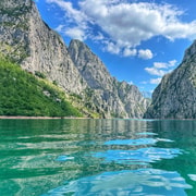 Ab Tirana/Durrës/Shkodra: Tagestour zum Koman-See und Shala-Fluss