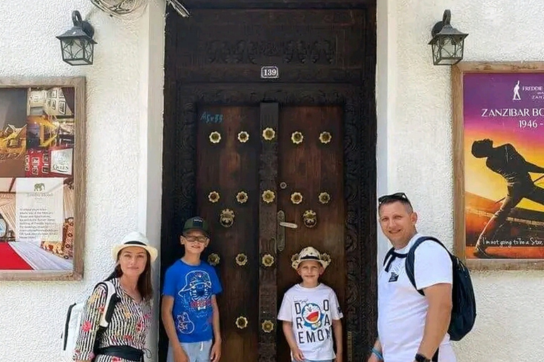 Zanzibar: Excursão a pé guiada pelo histórico de Stone Town.Zanzibar: excursão a pé histórica e de comida de rua na cidade de pedra