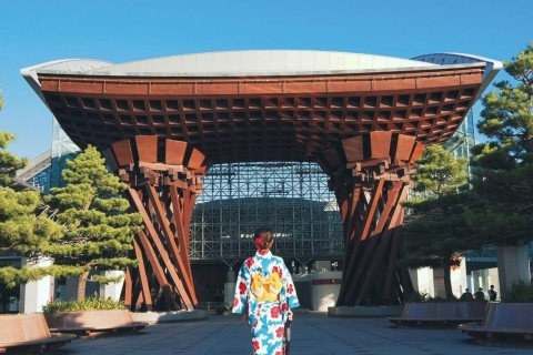 Aus Kanazawa: Shirakawa-go, Gokayama und HolzschnitzkunstDie Tour beginnt am Bahnhof Kanazawa und endet am Bahnhof Takayama.