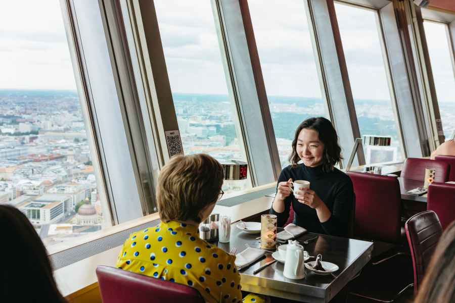 Berliner Fernsehturm: Fast View Entry Ticket mit Afternoon Tea. Foto: GetYourGuide