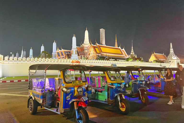 Excursión nocturna en Tuk-Tuk por Bangkok con comida callejera en Chinatown