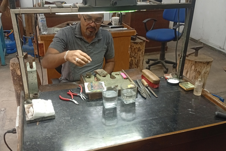 康提：香料园和手工艺人工作室嘟嘟车之旅