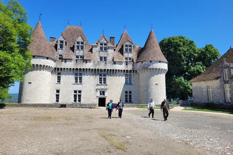 From Bordeaux: A Day of Castles, Wine & Food in Dordogne, Offbeat Wine Tour
