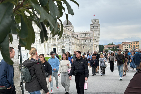 Pisa, det lutande tornet Lutande tornet och Mirakeltorget med en licensierad guidePrivat tur