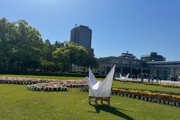 Hiroshima: Castle to Peace Park Private Experience