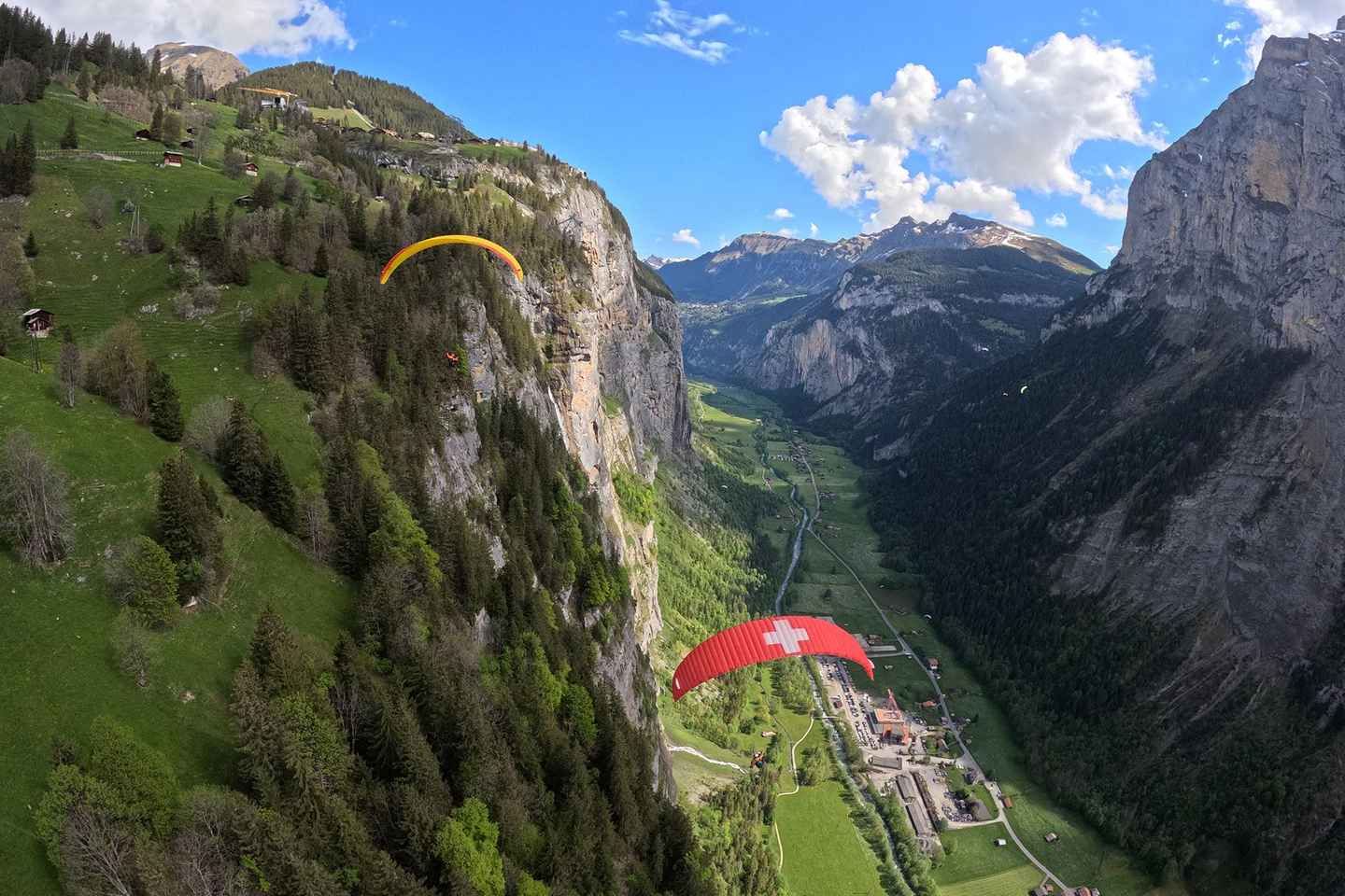 Mrren: Paragliding over Lauterbrunnen Cliffs and Waterfalls - Mürren: Paragliding over Lauterbrunnen Cliffs and Waterfalls