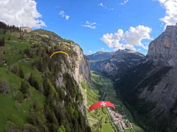 Mürren: Paragliding over Lauterbrunnen Cliffs and Waterfalls