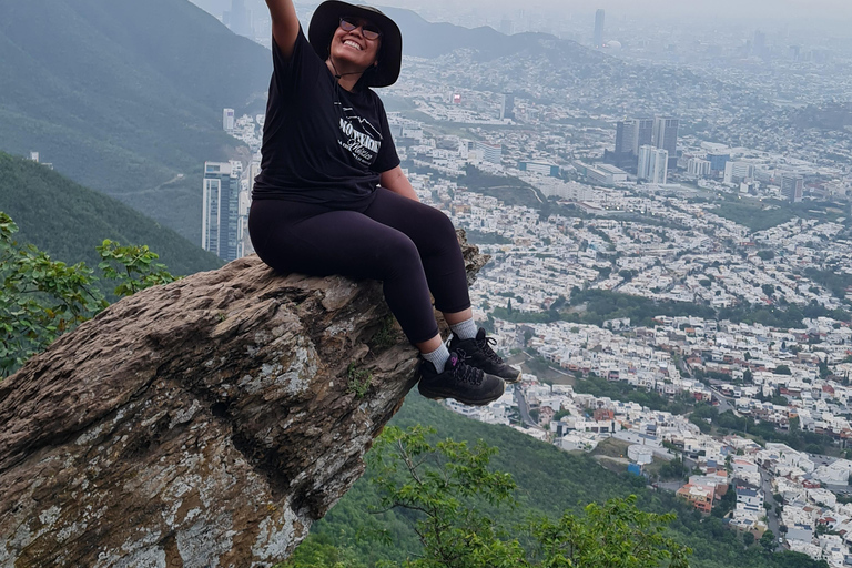 Monterrey: Pet-friendly hiking in Cerro del Chupón