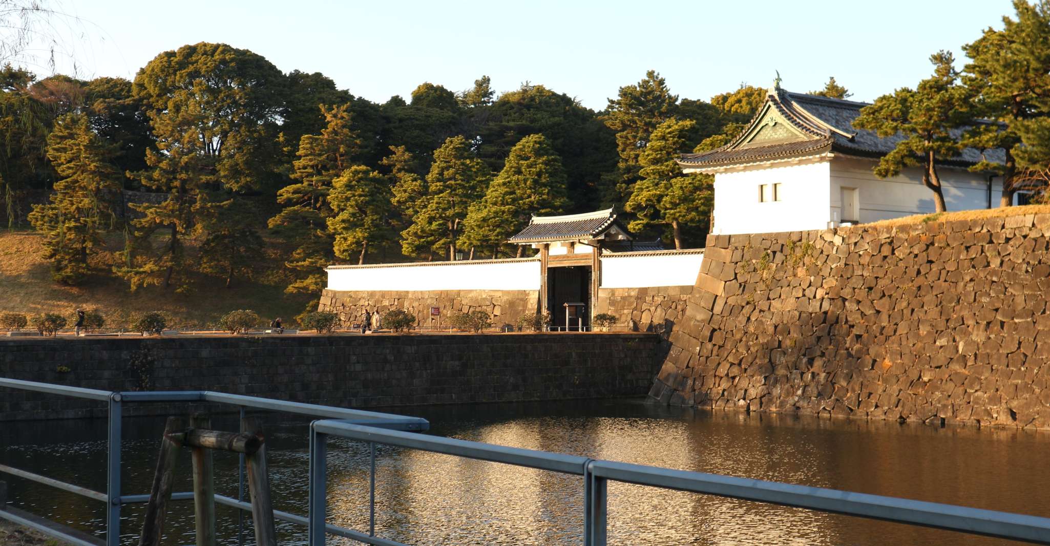Tokyo , Imperial Palace around area history Walking Tour - Housity