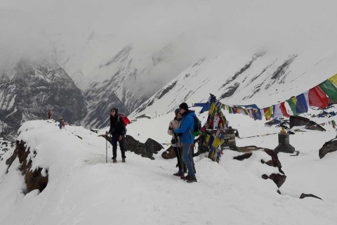 Trekking do bazy pod EverestemW pełni prowadzony przez anglojęzycznego przewodnika