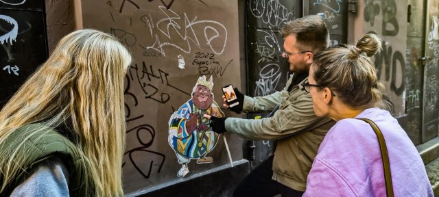 Visit Budapeste: Excursão a pé pela arte de rua com guia local in Budapest