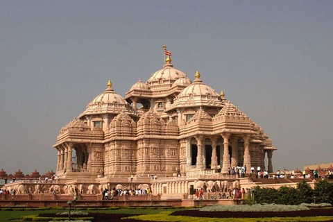 New Delhi: Akshardham Temple Tour + Water Light Show Akshardham Water & Light Show with Car+Guide+Tickets+Dinner