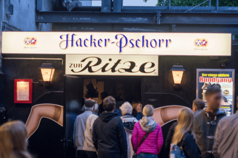 Hamburg: TITTEN-TINA'S Comedy Reeperbahn Tour Hamburg: TITTEN-TINA'S Comedy Reeperbahn Tour