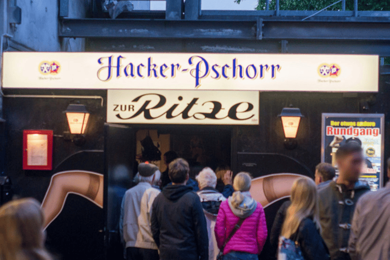 Hamburg: TITTEN-TINA'S Comedy Reeperbahn Tour Hamburg: TITTEN-TINA'S Comedy Reeperbahn Tour