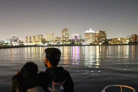 Long Beach: Cruzeiro noturno num iate privado com as luzes da cidade