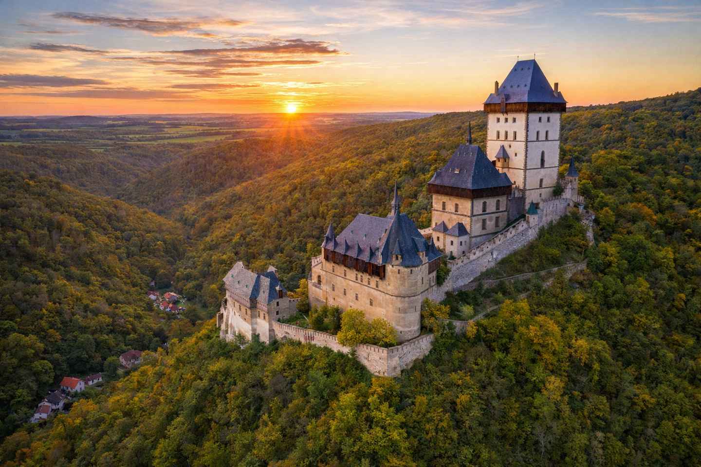 Prague: All-Inclusive Karlstejn Castle and Caves Tour