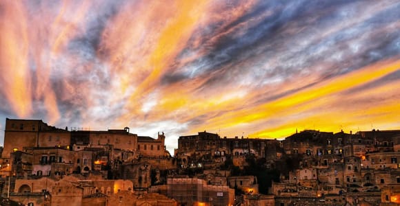 Matera: Walking Tour with Cave House and Church Entry