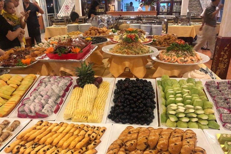 Ho Chi Minh: Enjoyable Dinner on Cruise with Live Music Group Tour Without Pick-Up/ Drop off